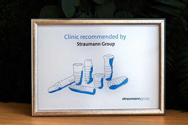 Treatment procedure with Straumann BLX SLActive Roxolid implants